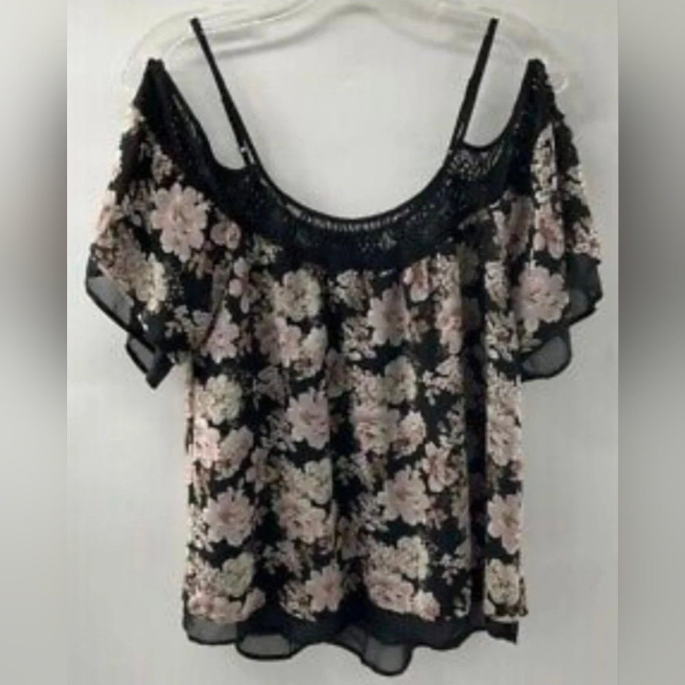 Floral, Lace, Cold Shoulder Top. Size LG